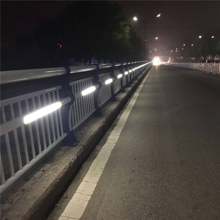 燈光護(hù)欄