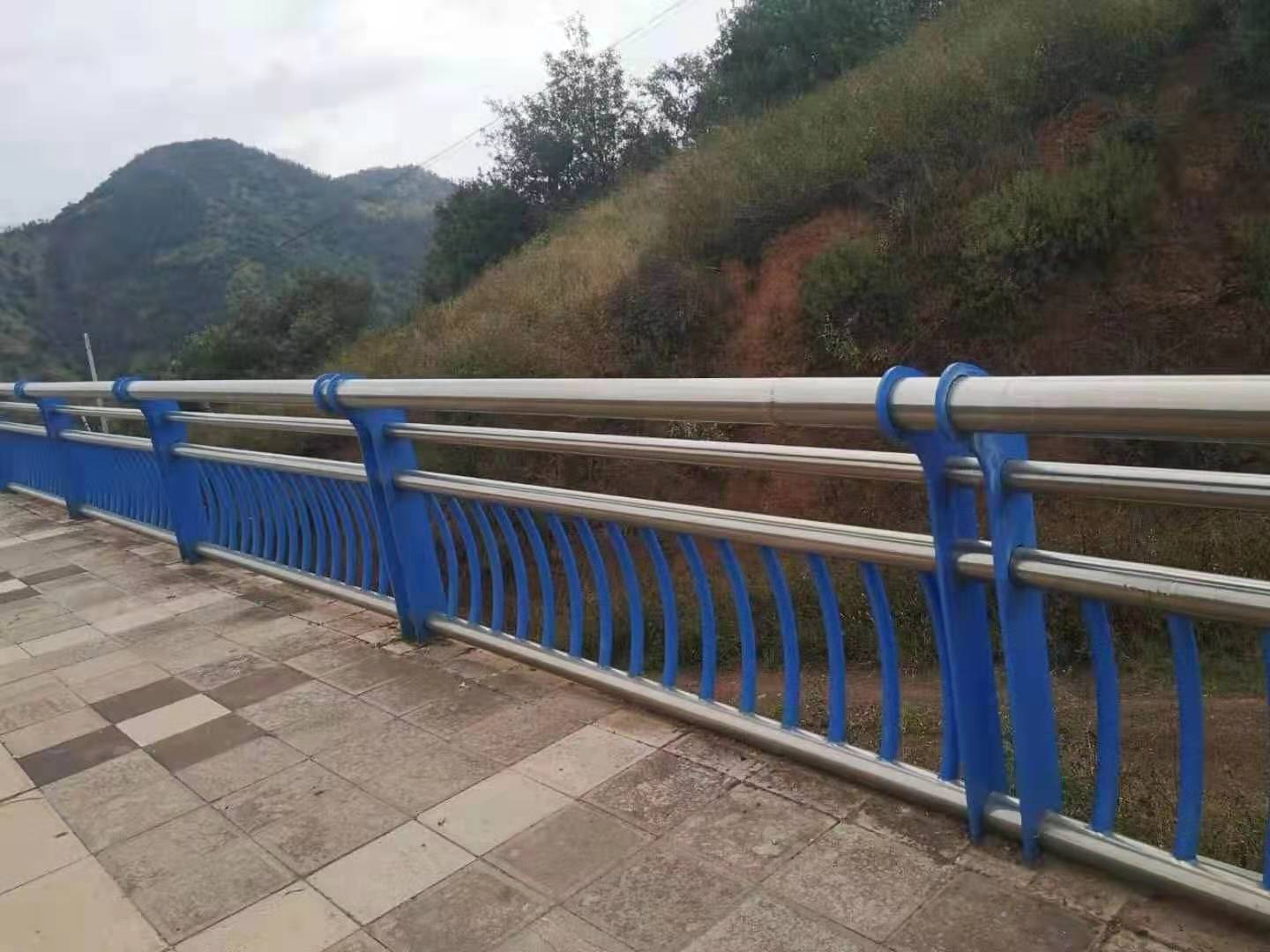 道路護欄