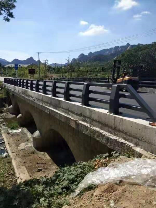 防撞護(hù)欄